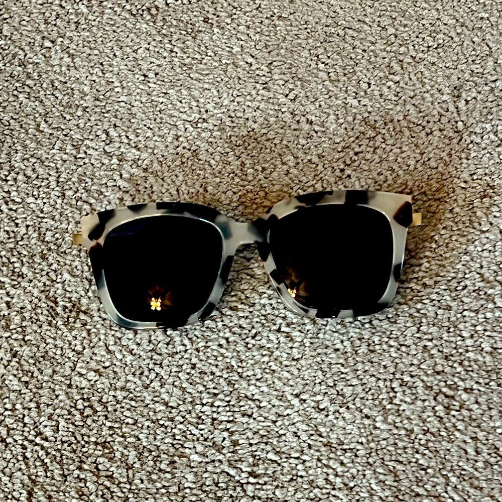 Diff Eyewear - Bella Sunglasses - Tortoise color - Gently used